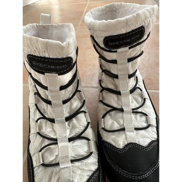 Skechers Booties Reggae Fest Steady Size 6.5 Quilted White Bungee Boots SN 49301 - Picture 5 of 12